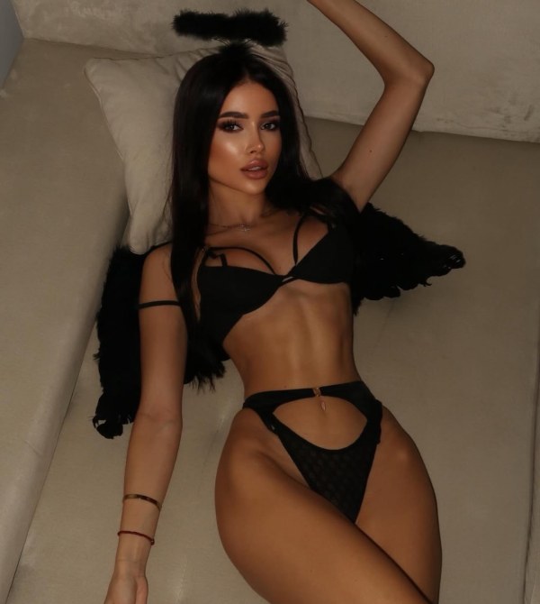 Karina (093)600-61-31